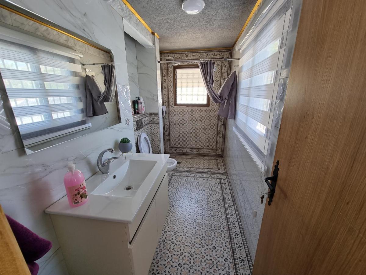 אלאפנדי Apartment Majdal Shams Exterior photo